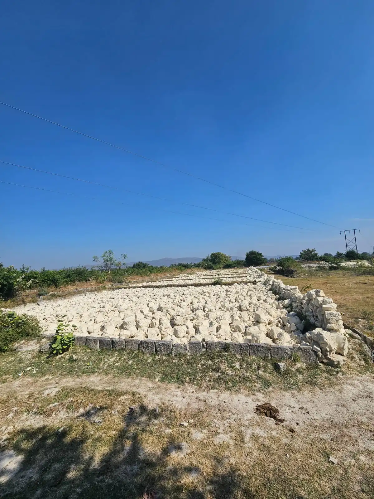 Chalk powder manufacturing unit exterior, Porbandar